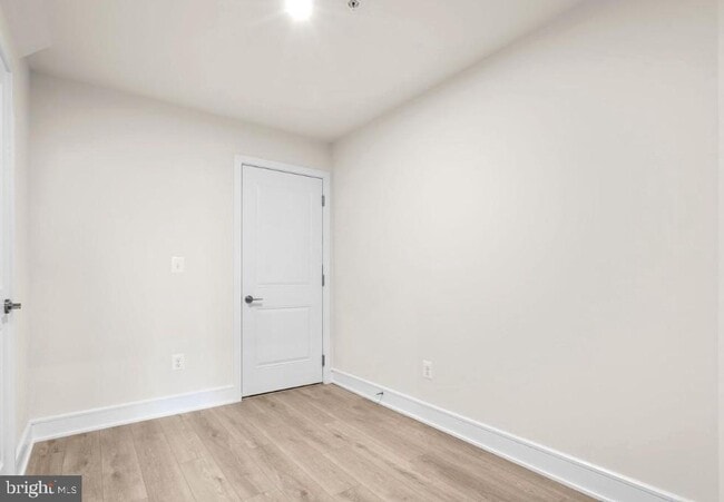 Foto del edificio - 21764 Dollis Hl Ter