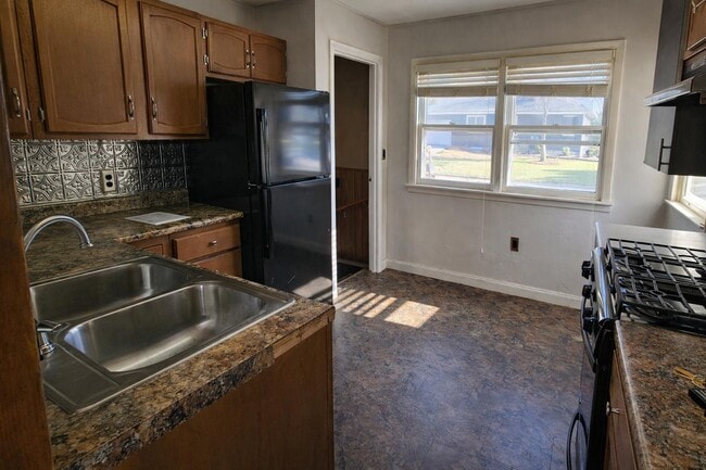 Building Photo - 117 3rd Ave