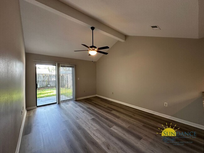 Foto del edificio - Magnificent 2 Bedroom Townhouse in Fort Wa...