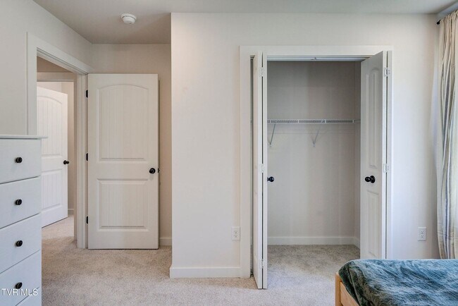 Foto del edificio - Brand New 3 bed 2 bath across from Northeast State Community College & TRI Cities Airport!