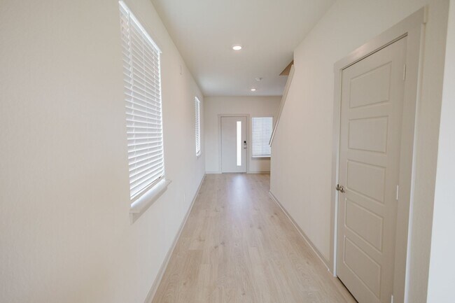 Foto del edificio - Super 4 Bedroom, 3 Bath, 2-Story Home in S...