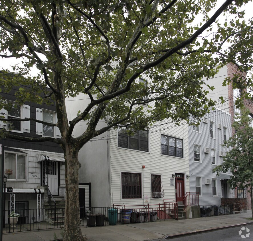 Primary Photo - 178 Jackson St