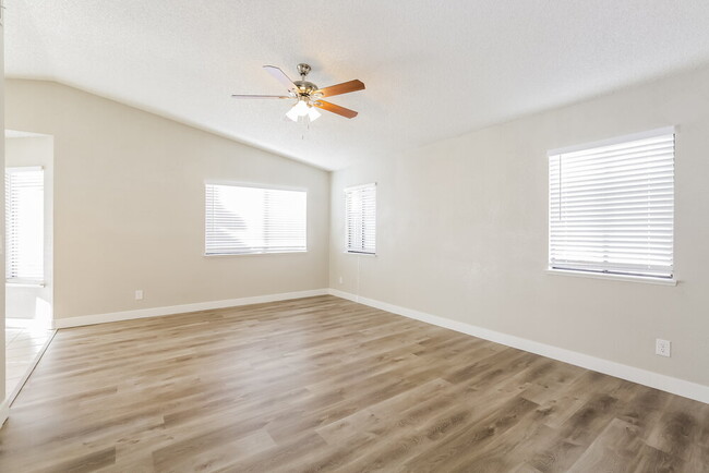 Building Photo - 3959 Grapefruit Cir