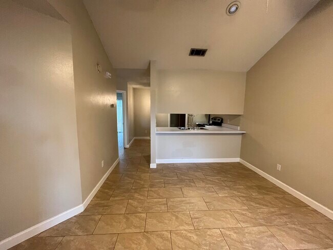 Building Photo - 1501 Green Acres Blvd