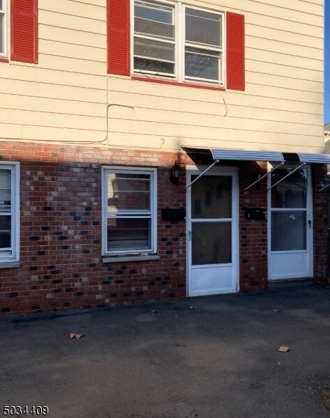 Primary Photo - 17 Oakwood Ave