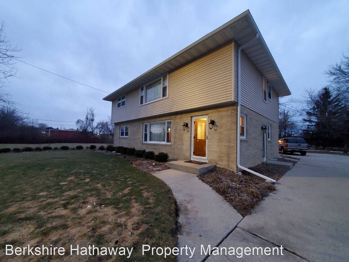 Primary Photo - 3 br, 1 bath House - 226 Steeplechase Dr -...