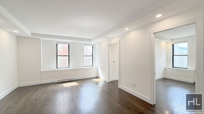 Foto del edificio - NO fee 3 bed 2 bath with Laundry in unit.