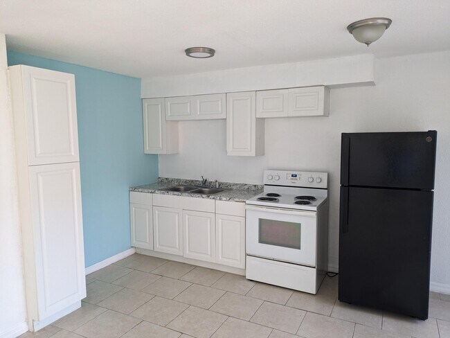 Building Photo - 140 Minna Ln