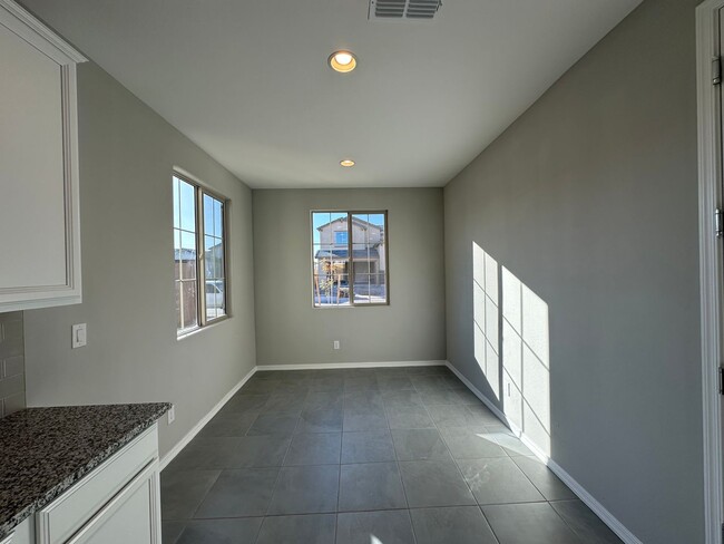 Foto del edificio - BRAND NEW HOME IN LAVEEN