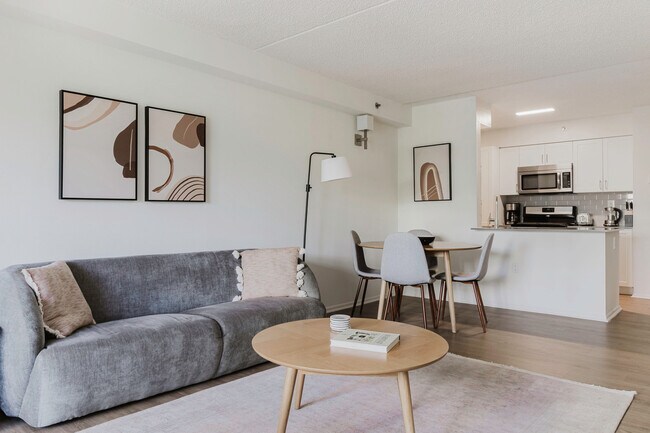 Foto del edificio - 444 Washington Blvd