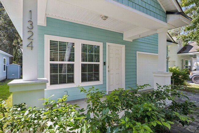 Building Photo - 1324 Fir St