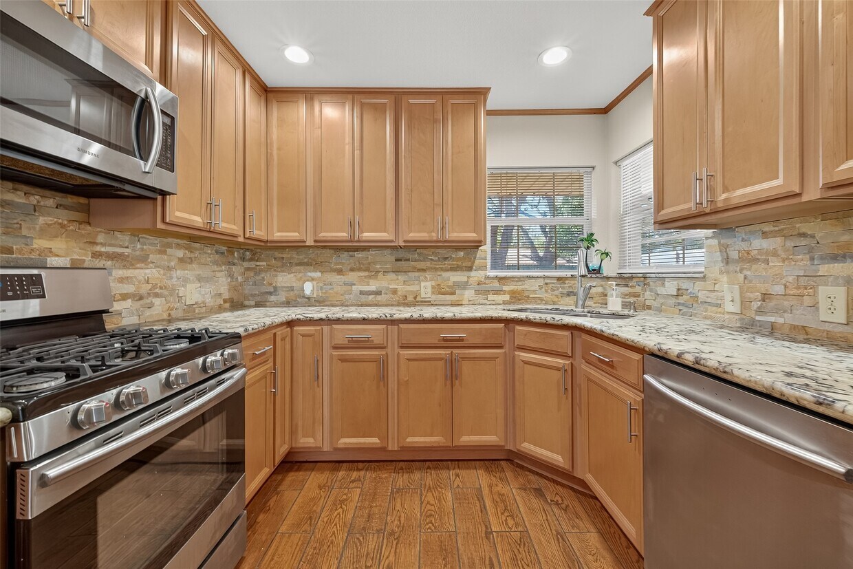 Primary Photo - 4045 Osby Dr