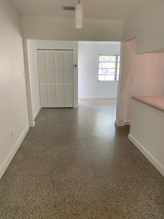 Foto del edificio - 6100 SW 17th St