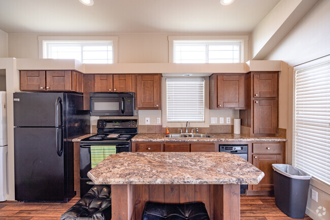 Interior Photo - Creekside Oaks