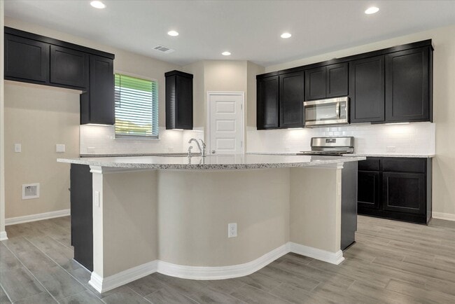Building Photo - 704 Olive Creek Dr