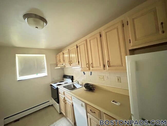 Building Photo - 8 Brattle Dr
