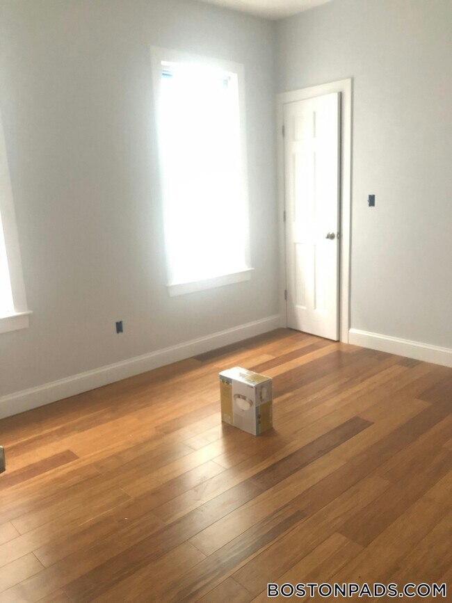 Foto del edificio - 695 E 7th St