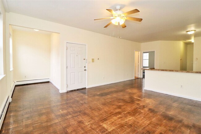 Foto del edificio - 143 New York Ave