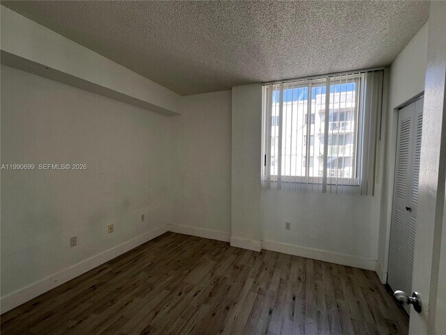 Foto del edificio - 5091 NW 7th St