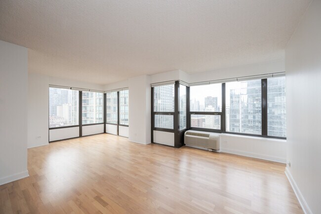 Foto del edificio - 30 E Huron St