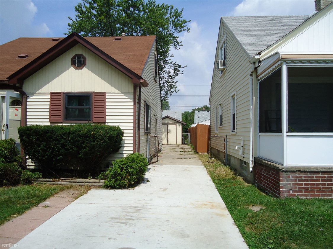 Building Photo - 1828 Detroit Ave
