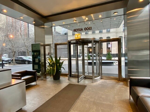 Primary Photo - 1300 N Astor St