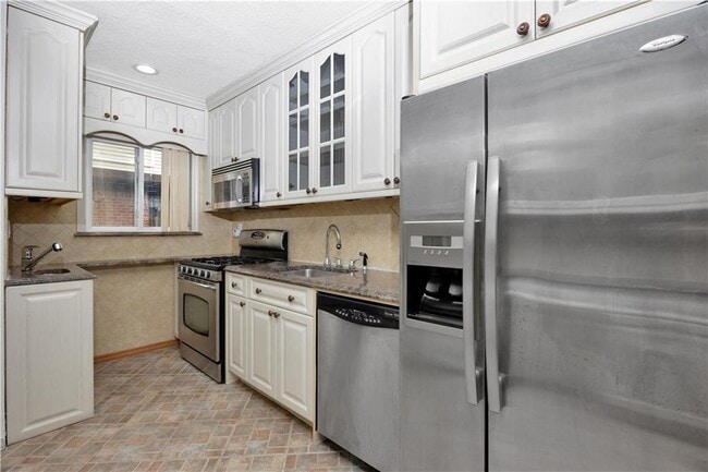 Building Photo - 71-30 172nd St