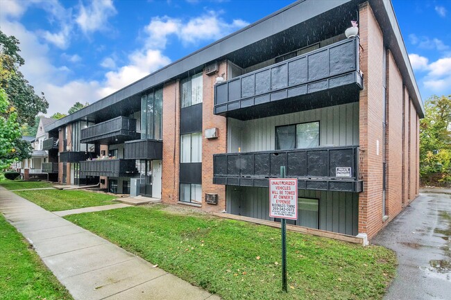 Building Photo - West Walnut Apartments