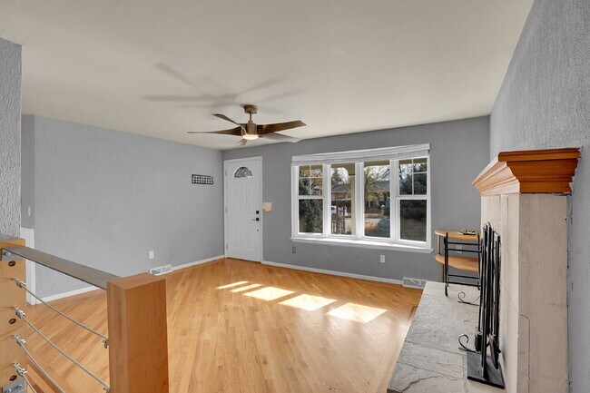 Building Photo - $2,895.00 - $300 OFF First Months' Rent - 5 Bedrooms, 2 Bathrooms, Single Family Home in Broomfie...