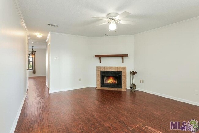 Building Photo - 4625 Parkoaks Dr