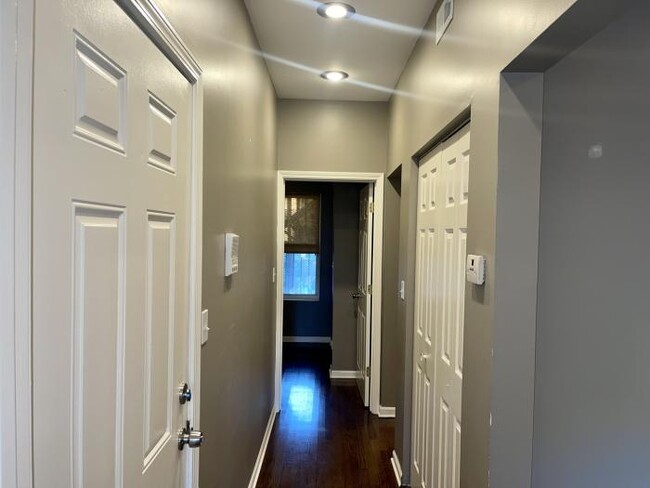 Building Photo - 2 bedroom in Chicago IL 60628
