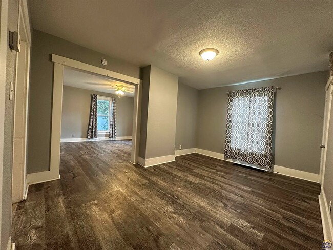 Building Photo - 3839 SW Sena Dr