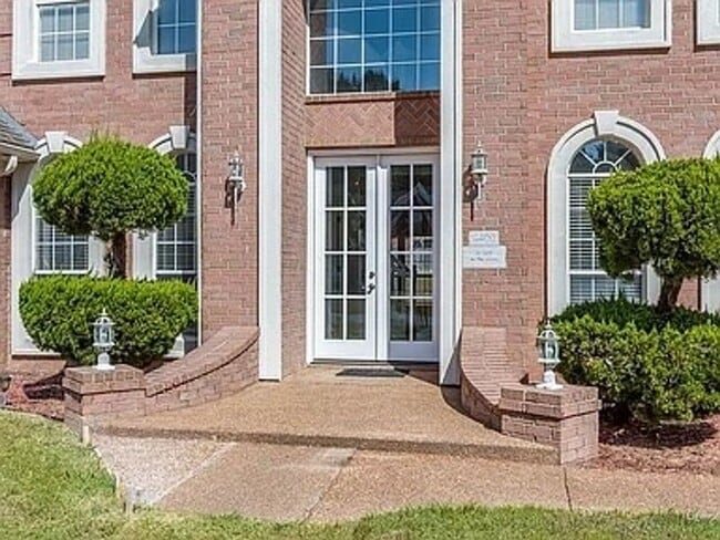 Building Photo - 4400 Chalice Dr