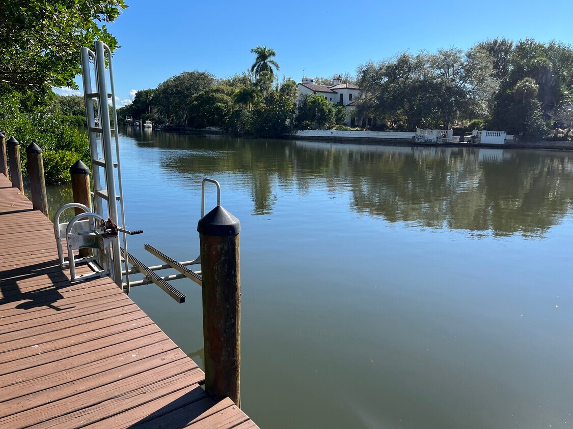 850 S Tamiami Trl, Sarasota, FL 34236 Townhouse for Rent in Sarasota