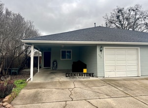 Building Photo - 763 Columbine Way