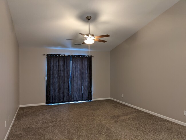 Foto del edificio - 7270 Rolling Hills Ln