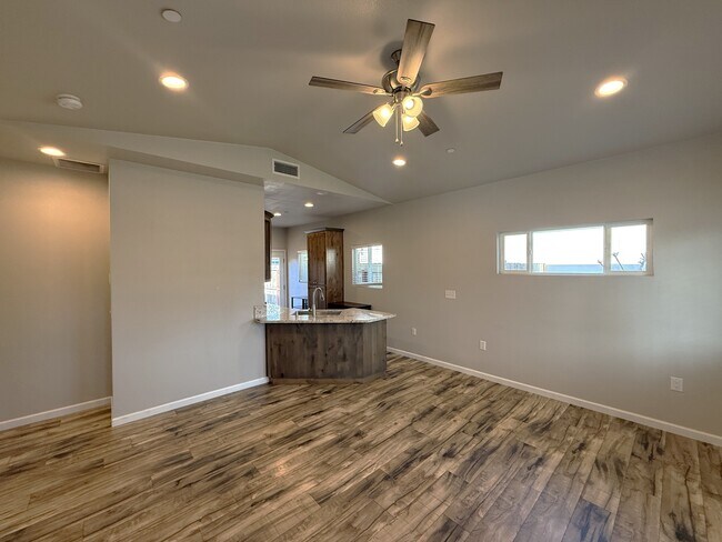 Foto del edificio - 1472 Hooker Oak Ave