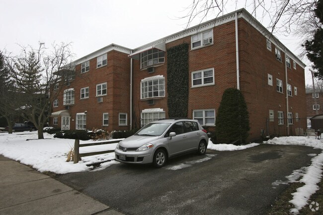 Building Photo - 30 S Spring Ave