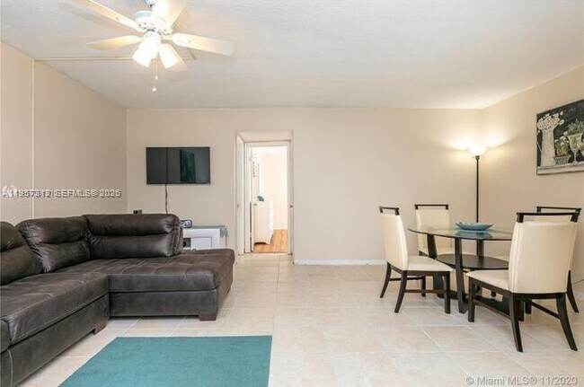 Foto del edificio - 581 Blue Heron Dr