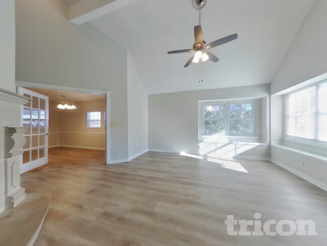 Foto del edificio - 623 Lockhart Ct NE