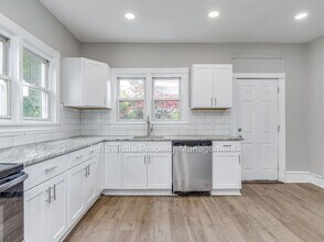 Building Photo - 116 W Main St