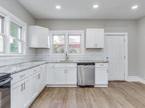 Building Photo - 116 W Main St