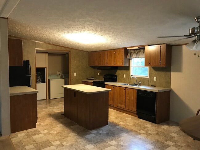 Kitchen - 15480 Old River Rd