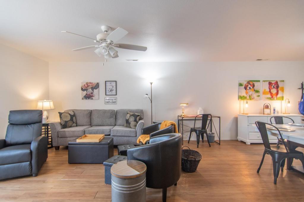 Foto principal - 565 Primrose Dr