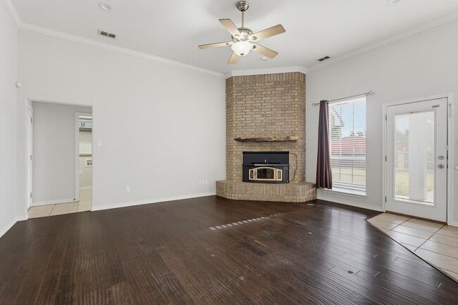Building Photo - 7017 Springwater Ave
