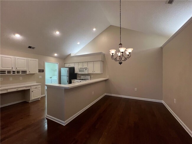 Foto del edificio - 2704 Village Ln