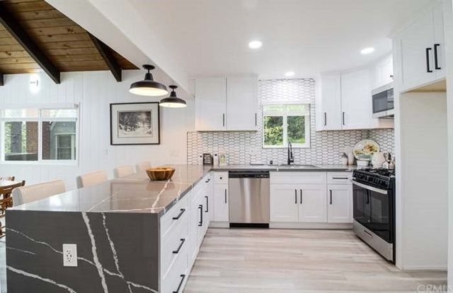 Foto del edificio - 28890 Cedar Dr