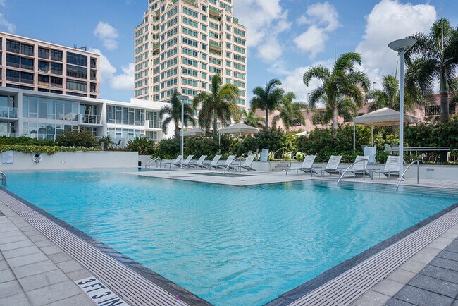 Foto del edificio - Luxury 2BR Signature Place Condo in Downto...
