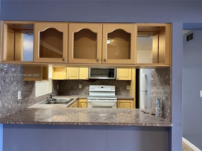 Foto del edificio - 6640 W 24th Ct