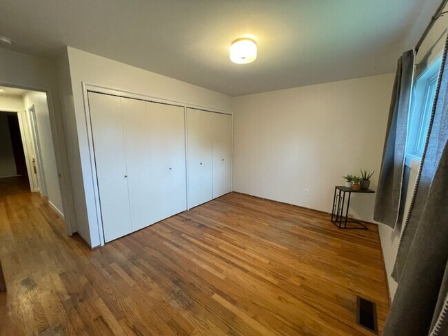 Foto del edificio - 3200 E 29th St